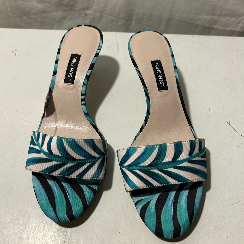 Nine West blu. Green, black print fabric slide sandals 1.5” heel size 7.5 NWT